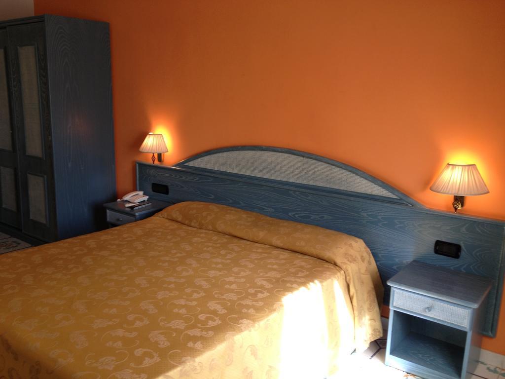 Hotel L' Anicre Varcaturo Room photo